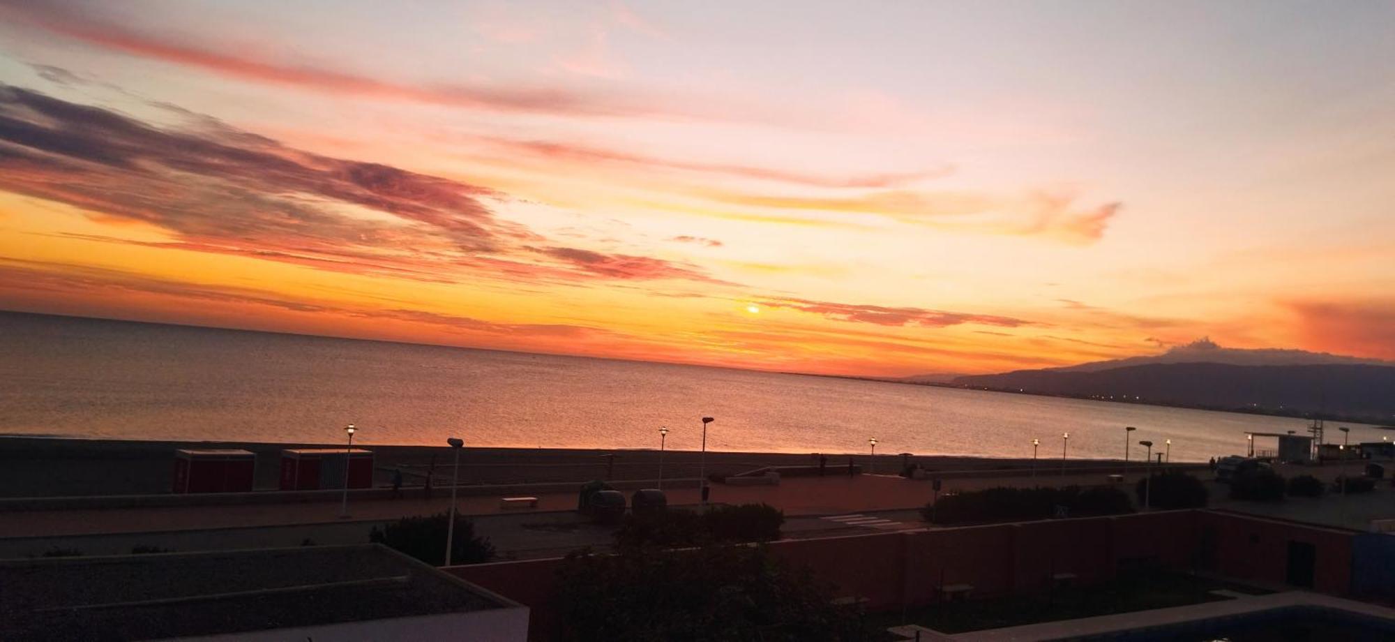 Primera Linea, Magnificas Vistas Al Mar Y A La Playa Retamar  Esterno foto